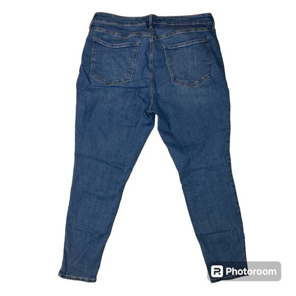 Old Navy High Rise Rockstar Super Skinny Secret Smooth Pockets Medium Wash Jeans - Picture 4 of 5
